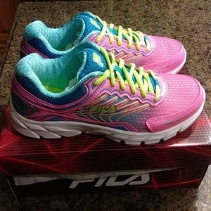 🌸Host Pick🌸 Fila Big Girl 5 Athletic Shoes